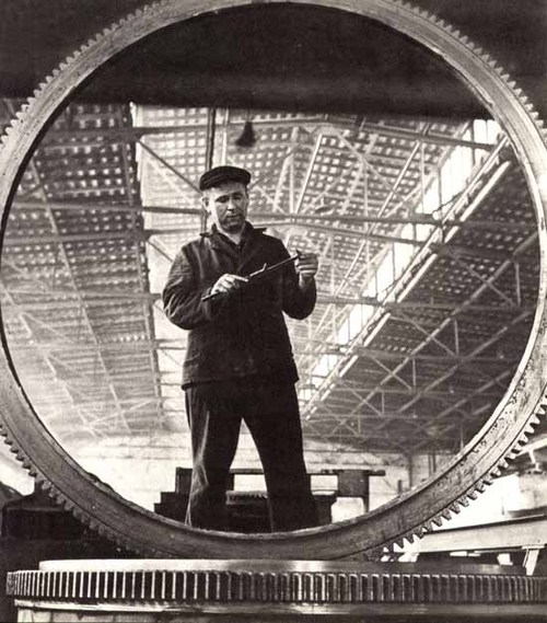 Review: Revolution and counterrevolution: Class struggle in a Moscow metal factory and worker resistance under Stalin: Class and revolution on the shop floor - Vimarsana News