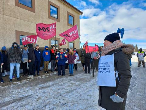 Education workers' picket line.