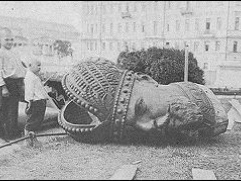 Toppled statue of Alexander III Alexander III statue toppled