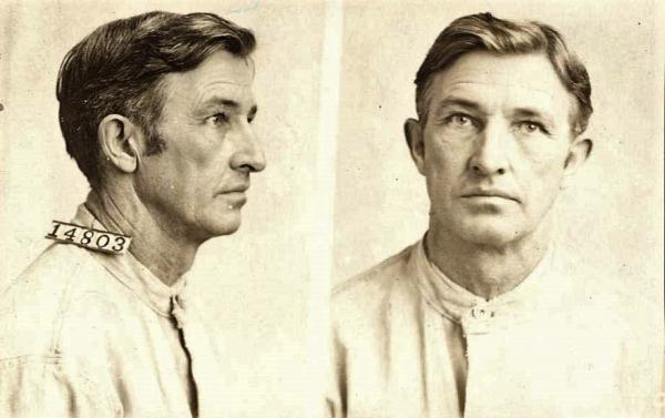 Photo of comrade Eastman entering Leavenworth prison in 1919.