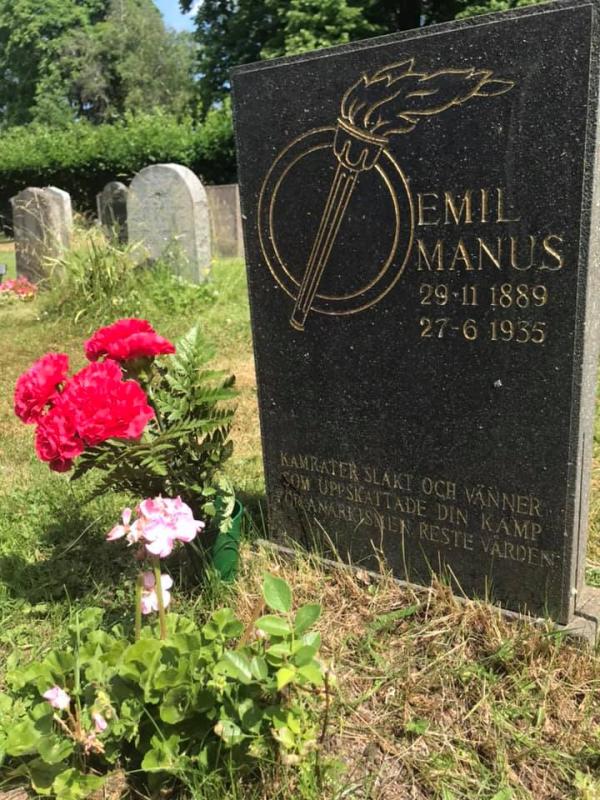 Memorial to Emil Manus