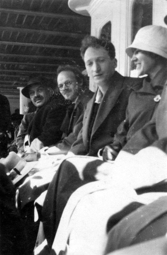 Eva on right, to left, Augustin Souchy, Emil Manus, George Högberg