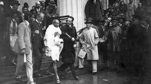 Gandhi leaves a meeting in London in 1931. (Douglas Miller / Getty)