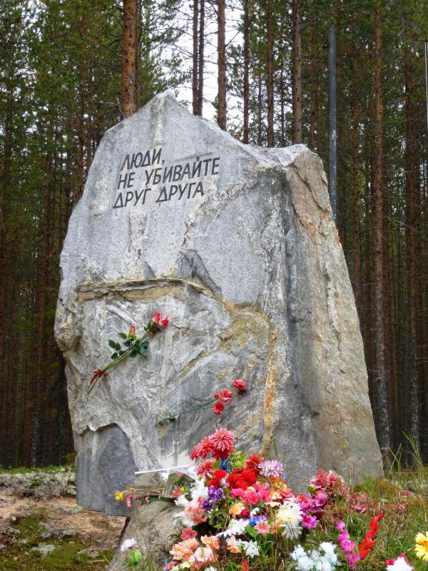 Memorial stone at Sandarmokh