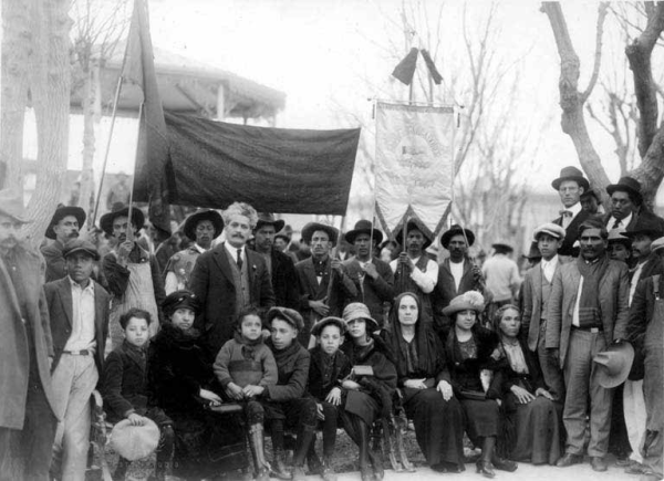 Enrique Flores Magón with IWW members and family, Ciudad Juárez, Chihuahua, Mexico, 1923. Enrique Flores Magón with IWW members and family, Ciudad Juárez, Chihuahua, Mexi