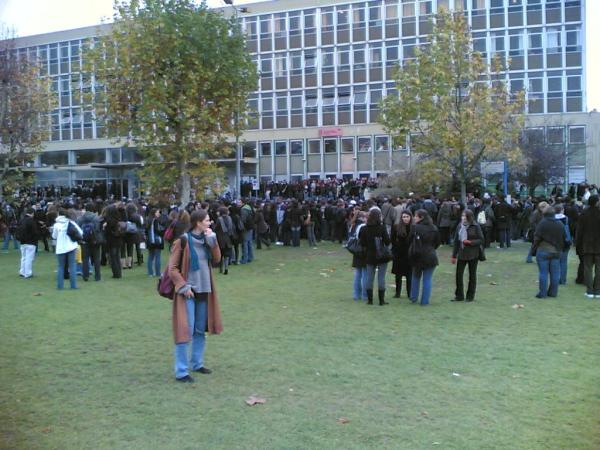 Riot police attack the blockades at Nanterre university 13/11/2007 ...