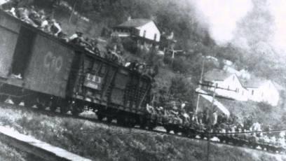 Miners hijacking coal train in the Battle of Blair Mountain picture of miners riding hijacked freight train into battle