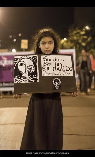 Young Chilean feminist: “Without god, without law, without husband: free, beautiful, and crazy” Young Chilean feminist: “Without god, without law, without husband: free, beauti