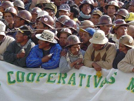 A column of Huanani miners armed with dynamite from 2003