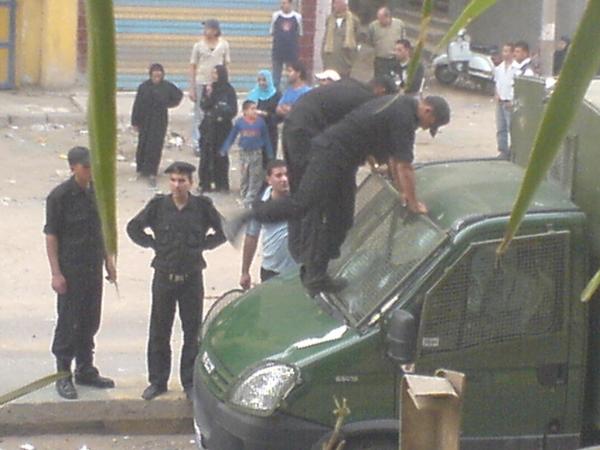 DUPLICITY: Police sabotage their own trucks before blaming demonstrators during the April riots, in part to justify subsequent repression. Photo: 3arabawy