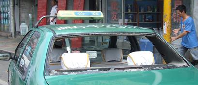 Taxis in Wenzhou that broke the strike were attacked